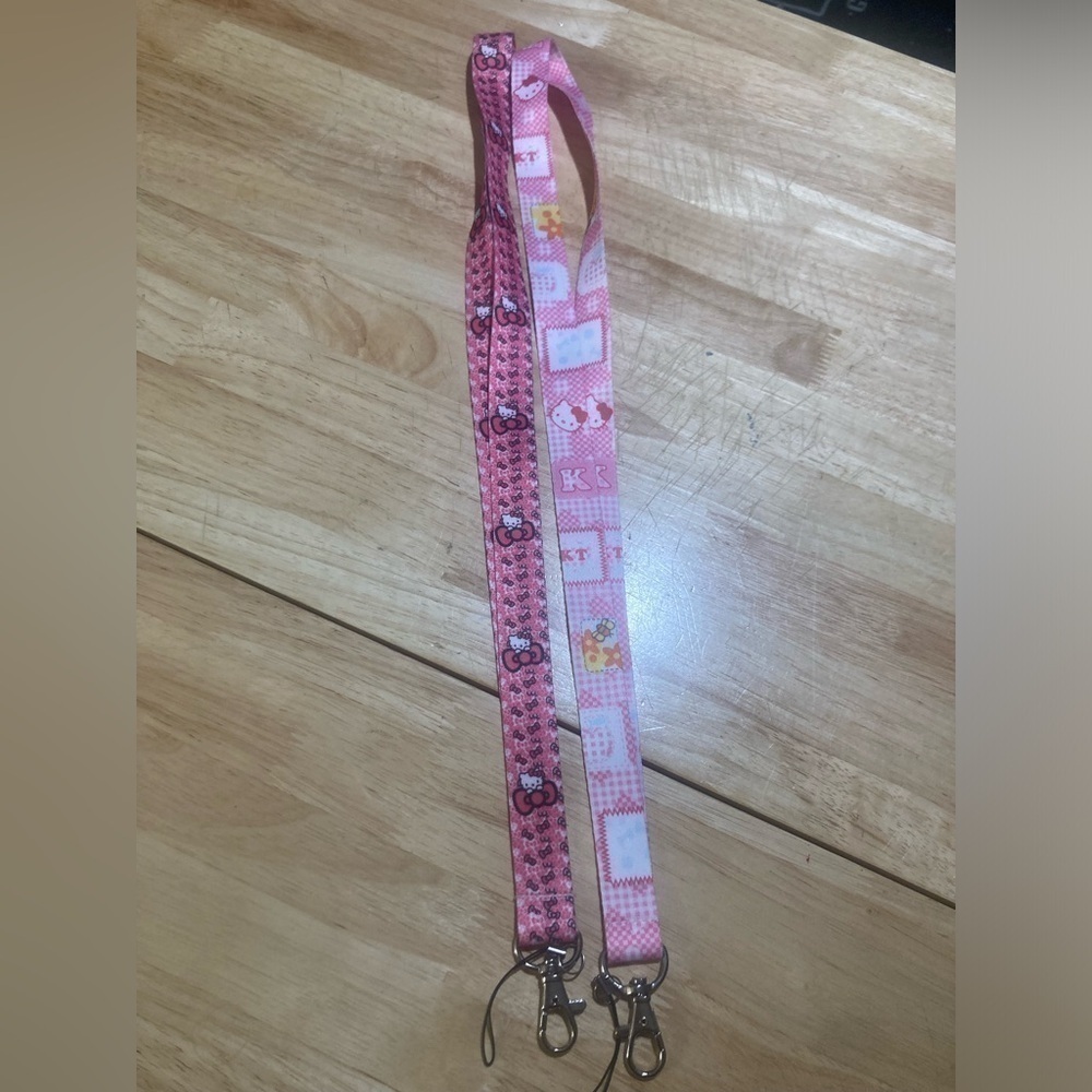 4/$25 Hello Kitty lanyards in 2 different designs. Get both for the $. Brand new